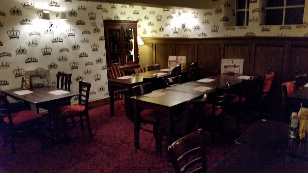 The Three Tuns Hotel Wetherspoon Тирск Экстерьер фото