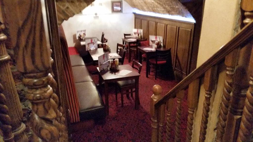 The Three Tuns Hotel Wetherspoon Тирск Экстерьер фото