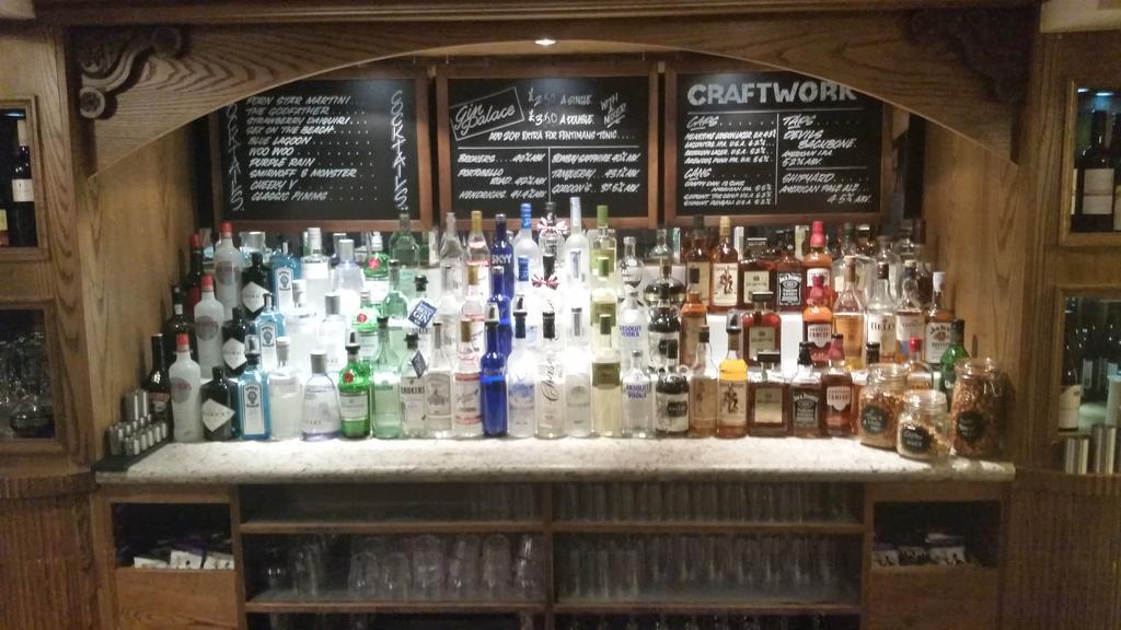 The Three Tuns Hotel Wetherspoon Тирск Экстерьер фото